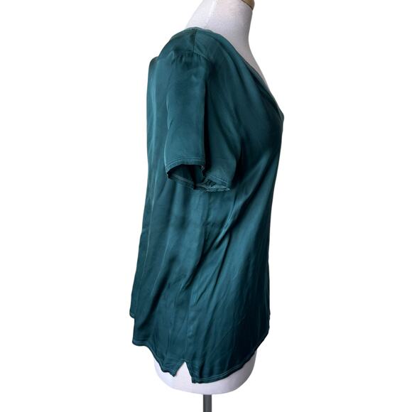 NATION LTD. June Hammered Satin V Neck Short Sleeve T Shirt Green SMALL - Picture 5 of 12